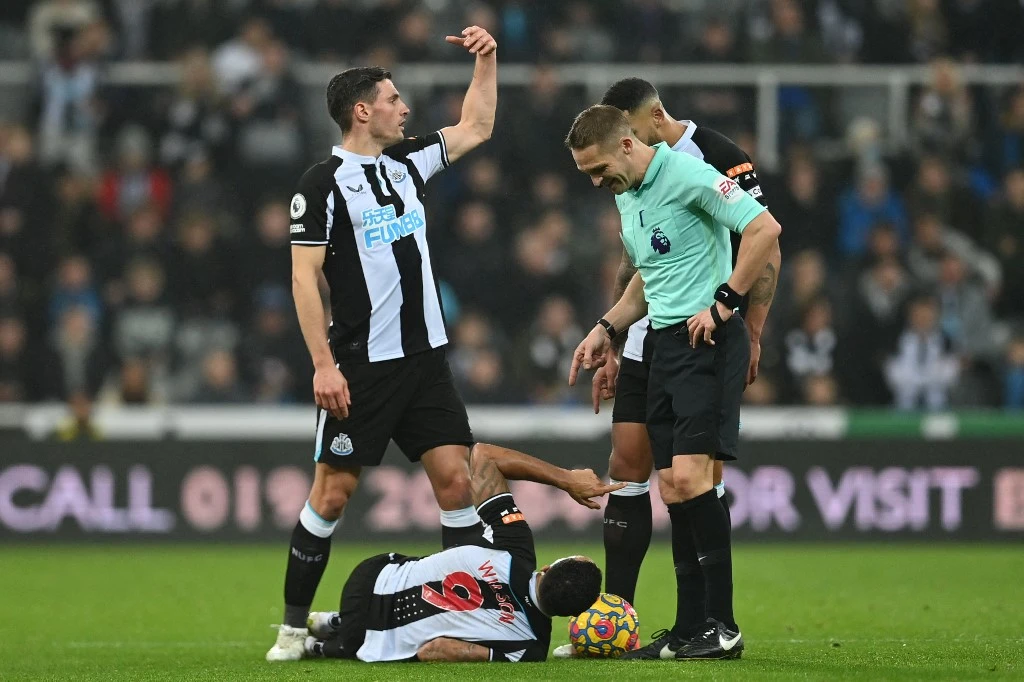 Striker Callum Wilson lies injured during the English Premier League match between Newcastle United and Manchester United at St James’ Park in Newcastle-upon-Tyne on Dec. 27, 2021. (AFP)