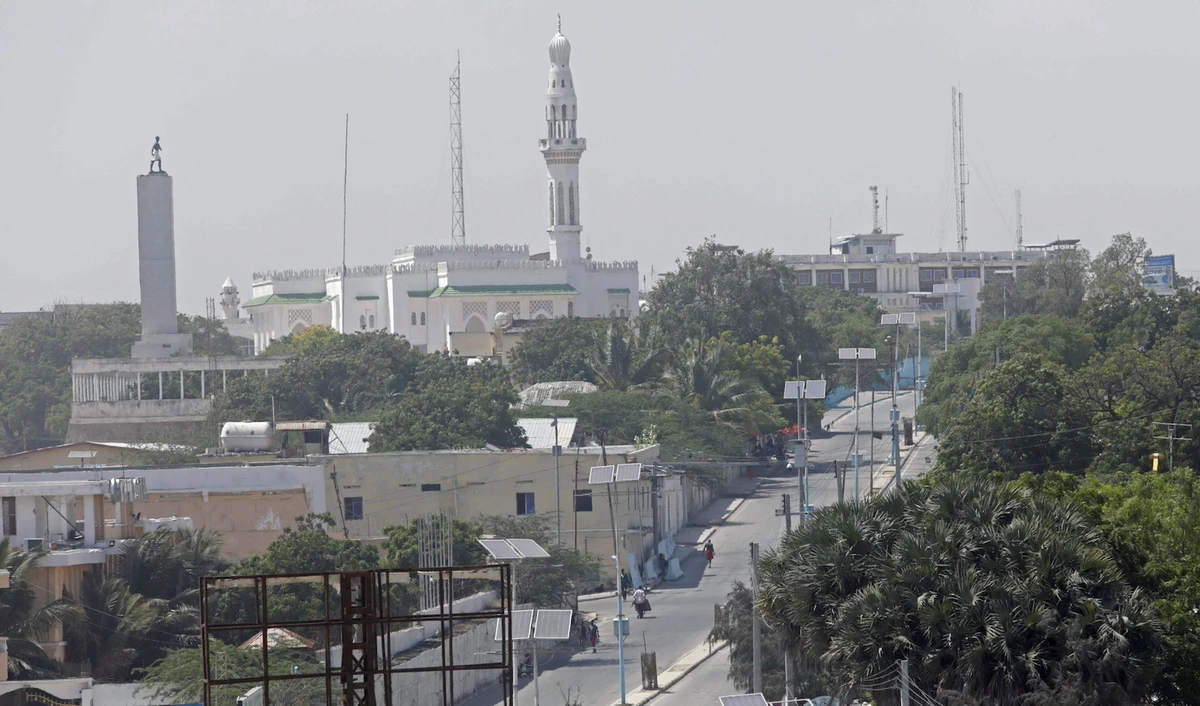A general view shows a deserted street in front of the Presidential palace in Mogadishu, Somalia, December 28, 2021. (Reuters)