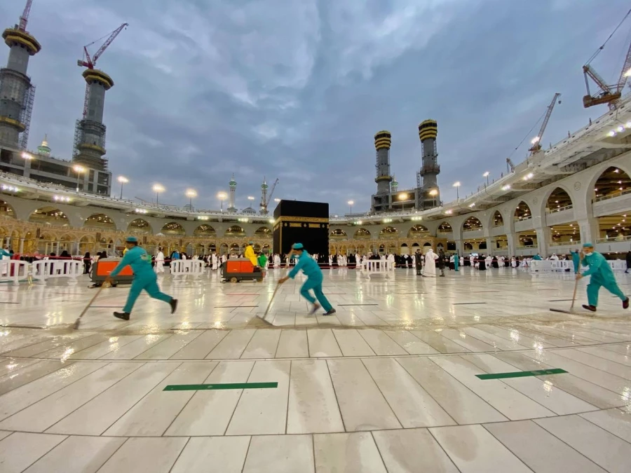 Social distancing measures in the Grand Mosque and the Prophet’s Mosque will be reimposed from 7 a.m. on Thursday. (@ReasahAlharmain)