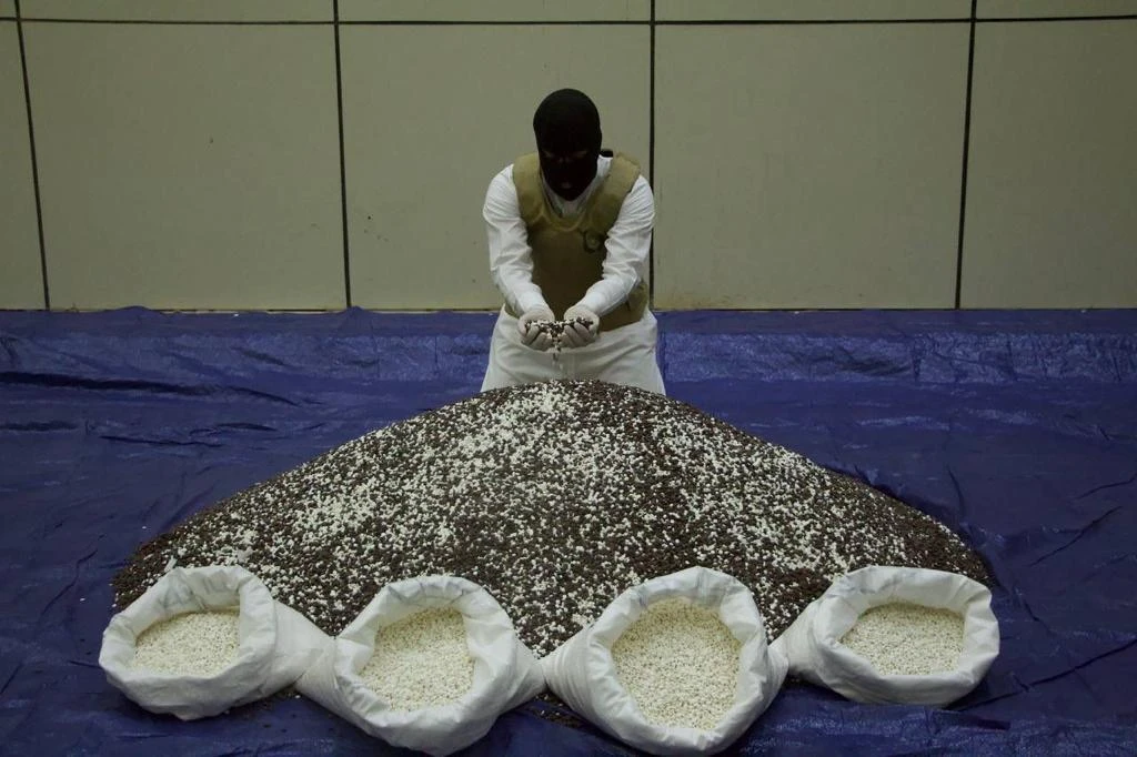 Authorities stopped an attempt to smuggle 1,070,000 amphetamine pills hidden inside coffee parcels into the Kingdom. (SPA)
