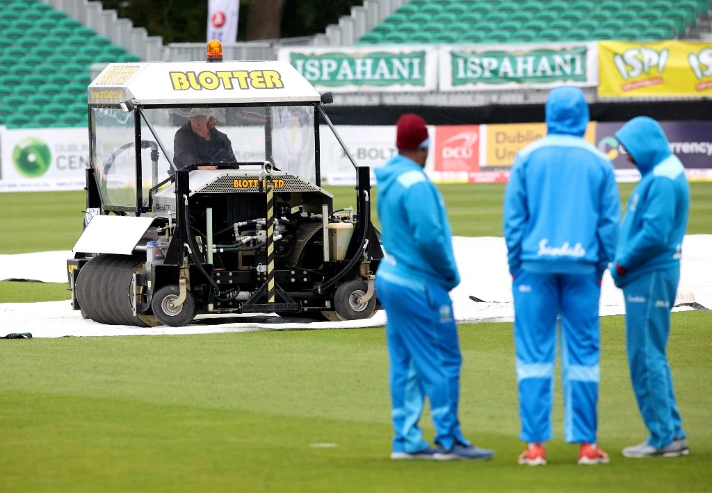 Groundsmen work to clear the water as rain delays play during the one-day international Tri-Nation Series final between Bangladesh and West Indies at the Malahide cricket club, in Dublin on May 17, 2019. (AFP file photo)