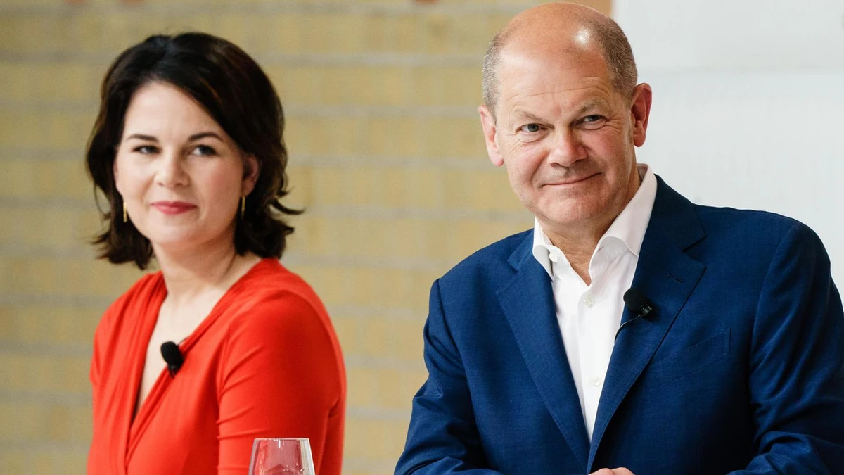Annalena Baerbock and Olaf Scholz. (Getty Images)