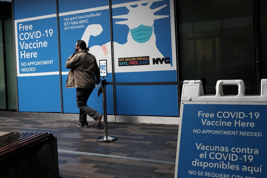 The independent US voters who determine elections no longer believe a word the White House says about COVID-19, so often has it changed its policies. (Getty Images via AFP)