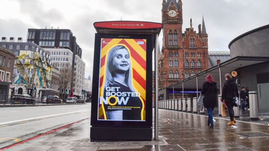 A UK government advert on a bus stop in London encourages people to get their COVID-19 vaccine booster shots, Dec. 28, 2021. (Getty Images)
