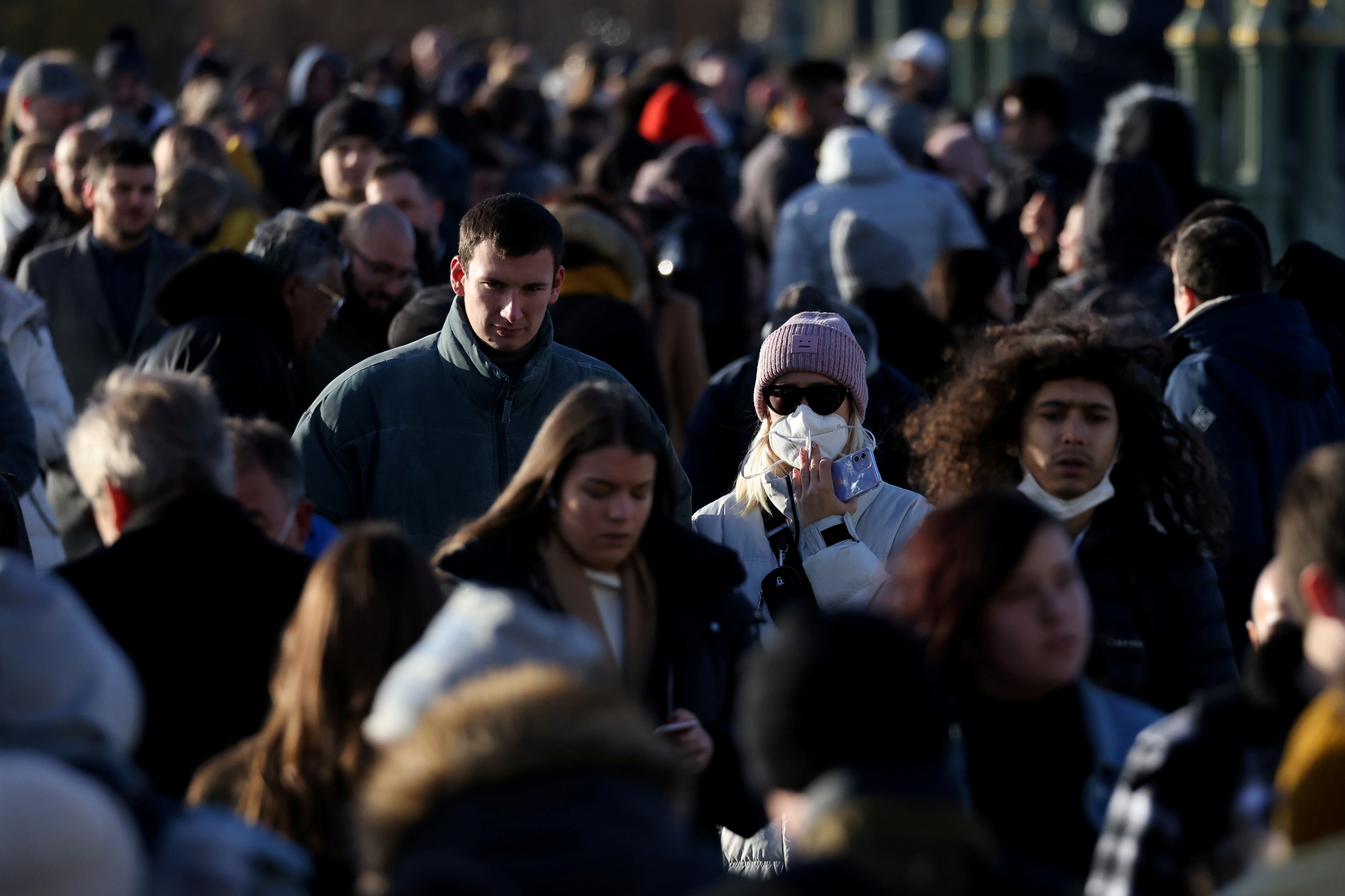 People walk across Westminster Bridge after new measures were announced due to the omicron coronavirus variant, London, Nov. 28, 2021. (Reuters)