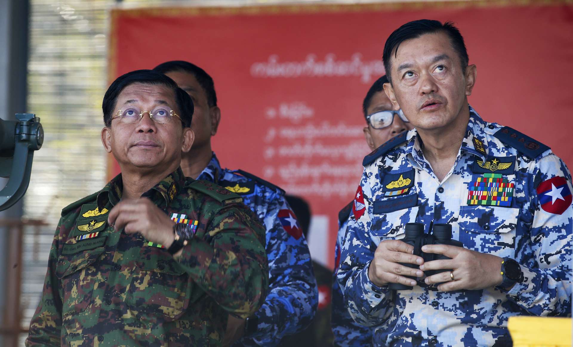General Maung Maung Kyaw, right, and Senior General Min Aung Hlaing observe military exercises in Irrawaddy, Myanmar, Feb. 2018. (Reuters)