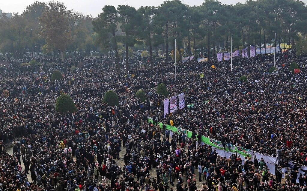 Iranian farmers protest water shortages in Isfahan, Nov. 19, 2021. (AFP)
