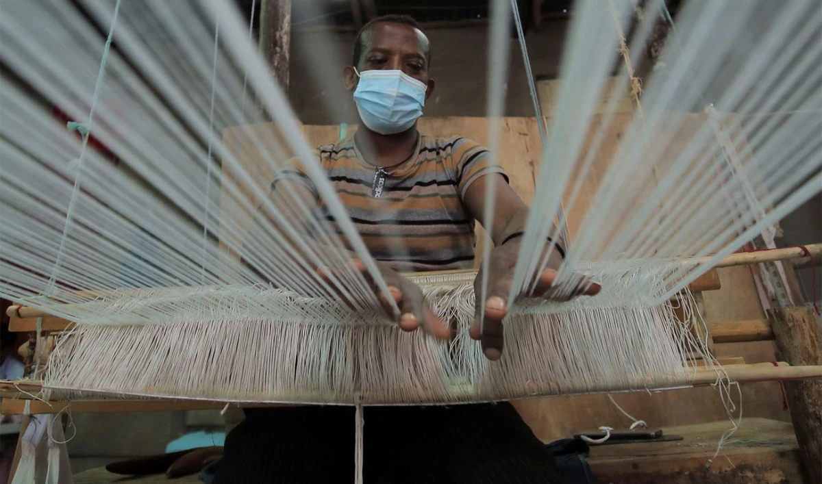 Tadele Abate, 37, weaves a fabric at the Sammy Ethiopia hand made garments, hand-woven textiles and basketry factory in Addis Ababa, Ethiopia. (Reuters/File)