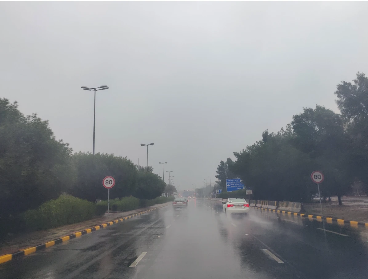 Kuwait is witnessing moderate-to-heavy rainfall across the country and heavy thunderstorms in some areas. (KUNA)