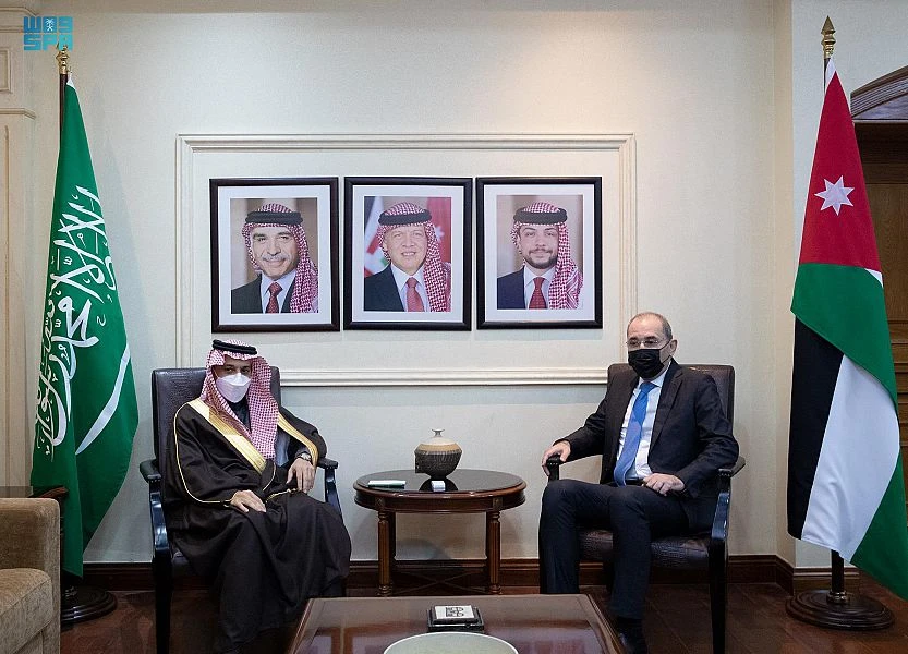 Saudi Foreign Minister Prince Faisal bin Farhan meets his Jordanian counterpart Ayman Safadi in Amman. (SPA)