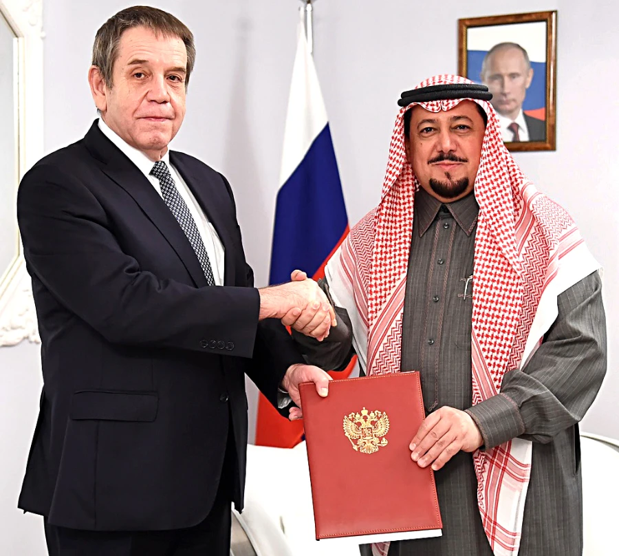 Russian Ambassador Sergey G. Kozlov with Tarik bin Abdul Hadi Al-Qahtani, newly appointed honorary consul in the Eastern Province. (Supplied)