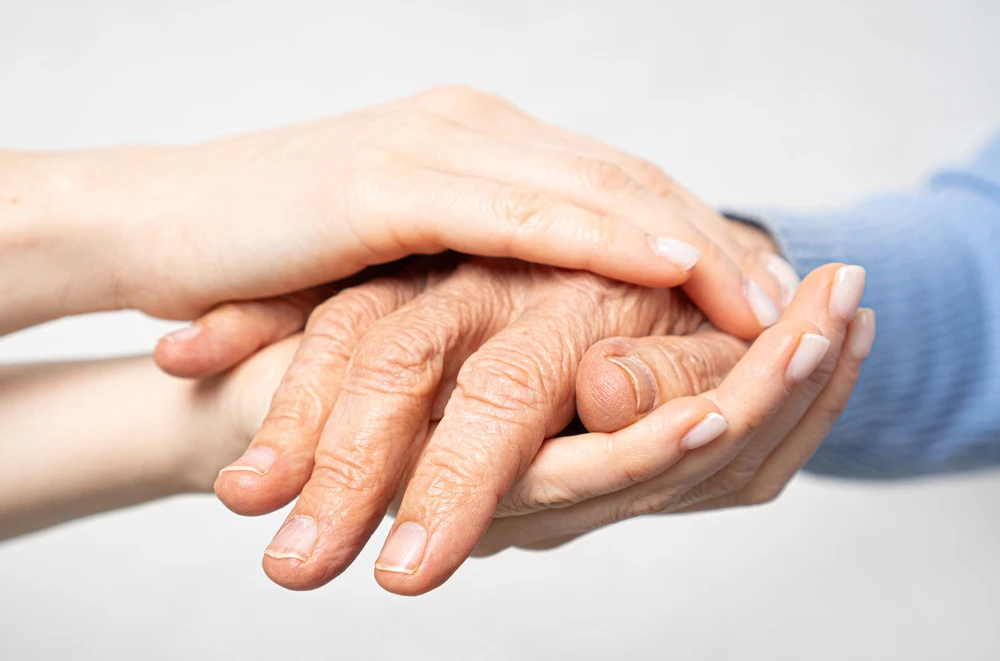 Saudi Cabinet approves law to protect rights of elderly