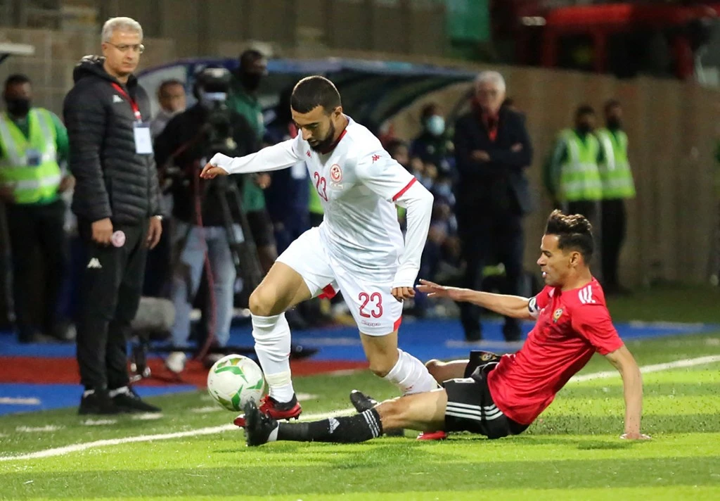 Tunisia's Naïm Sliti (L) views for the ball against Libya's midfielder and capitan Faisal Saleh al-Badri during the 2021 African Cup of Nations (AFCON) qualifier on March 25, 2021. (File/AFP)