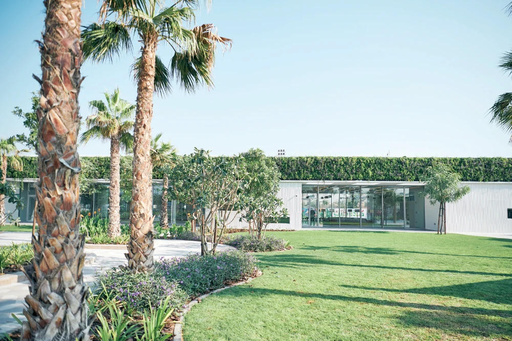 Al-Zahia, Sharjah’s premier lifestyle destination, offers contemporary and well-designed homes, surrounded by green spaces and a range of upscale amenities.