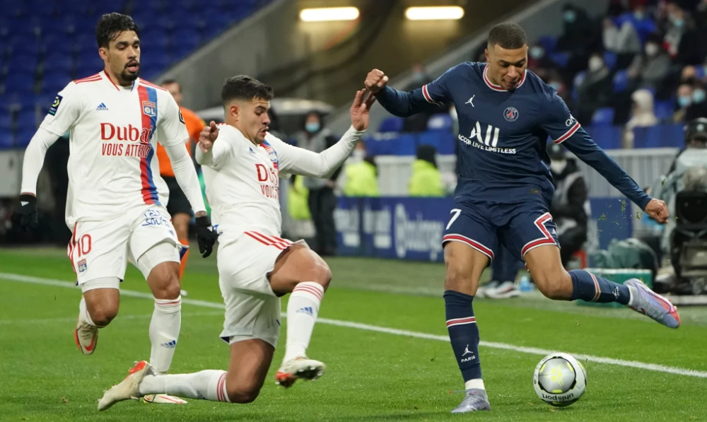 PSG grabs late 1-1 draw at Lyon, second-place Nice wins 3-0