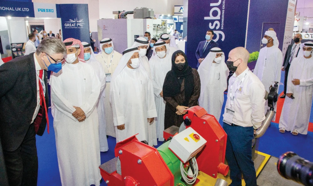 The attendees toured the exhibition and the pavilions and stands of the participating entities.