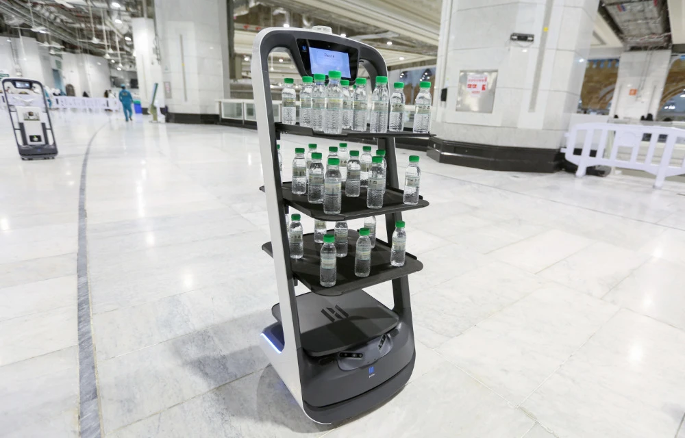 Smart robot to distribute Zamzam water