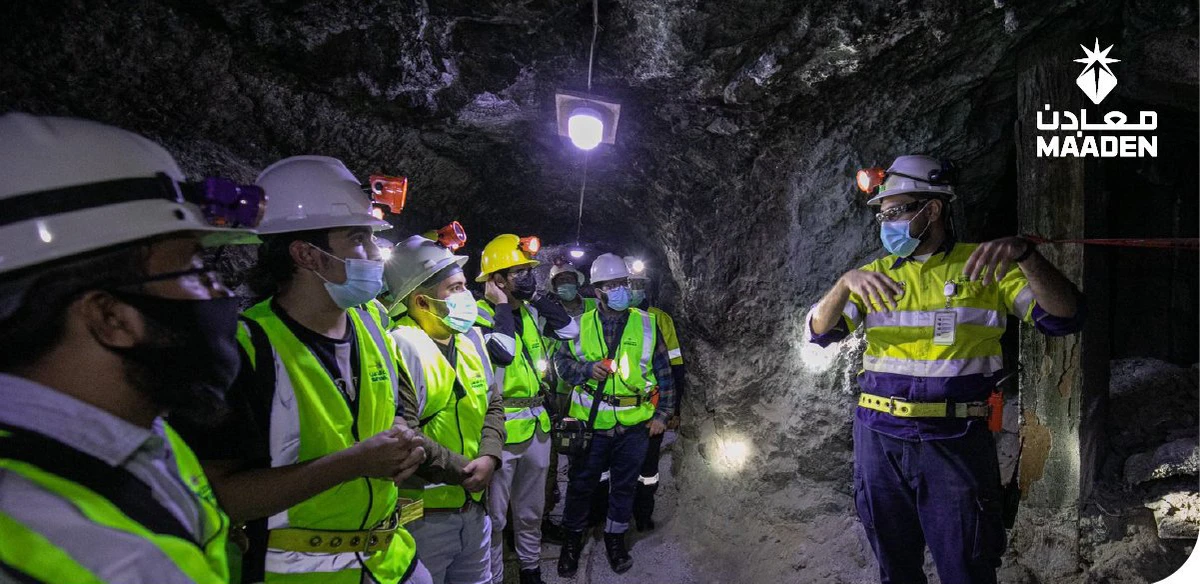 Students from King Abdulaziz University learn about the mining process at Ma'aden's Mahd Al-Dahab mine in Madinah province. (Twitter: @MaadenKSA)
