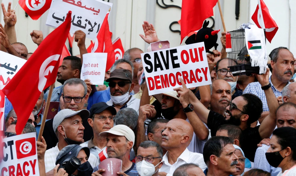 Tunisia press syndicate says state TV bars political parties