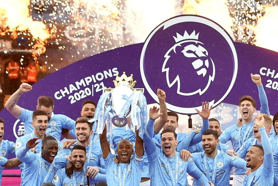 Manchester City’s Fernandinho lifts the trophy as they celebrate winning the Premier League at Etihad Stadium in May 2021. (Reuters)