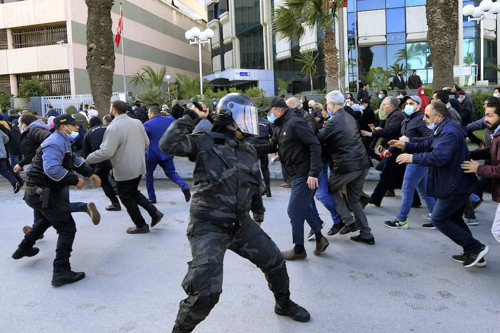 Violence erupts, police use water cannon on Tunisian protesters