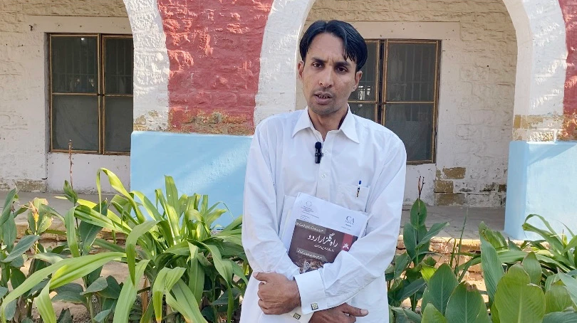 Syed Naeem Shah speaks to Arab News outside his barrack at the Central Prison in Karachi on Jan. 14. (AN photo)