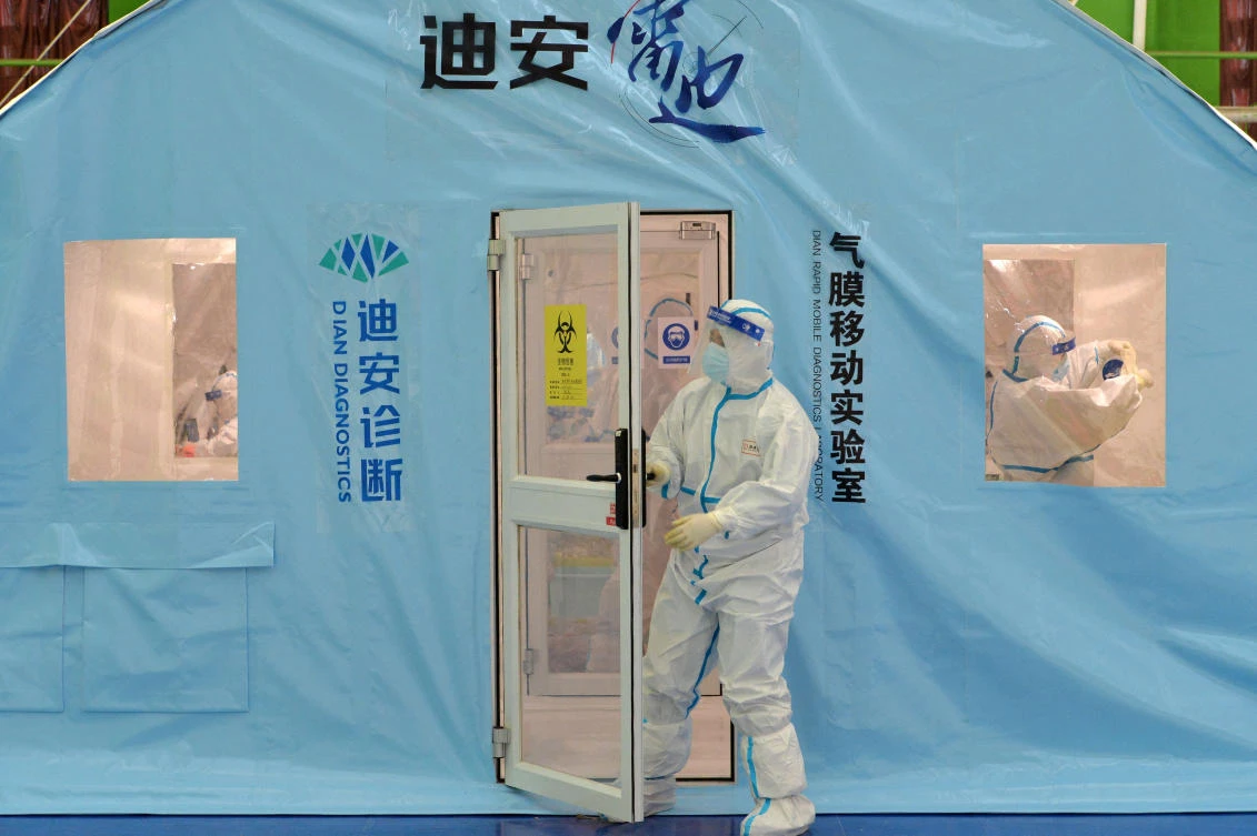 So far, at least five provinces and municipalities reported local omicron infections, while 14 provincial areas found the variant among travelers arriving from overseas. (File/AFP)