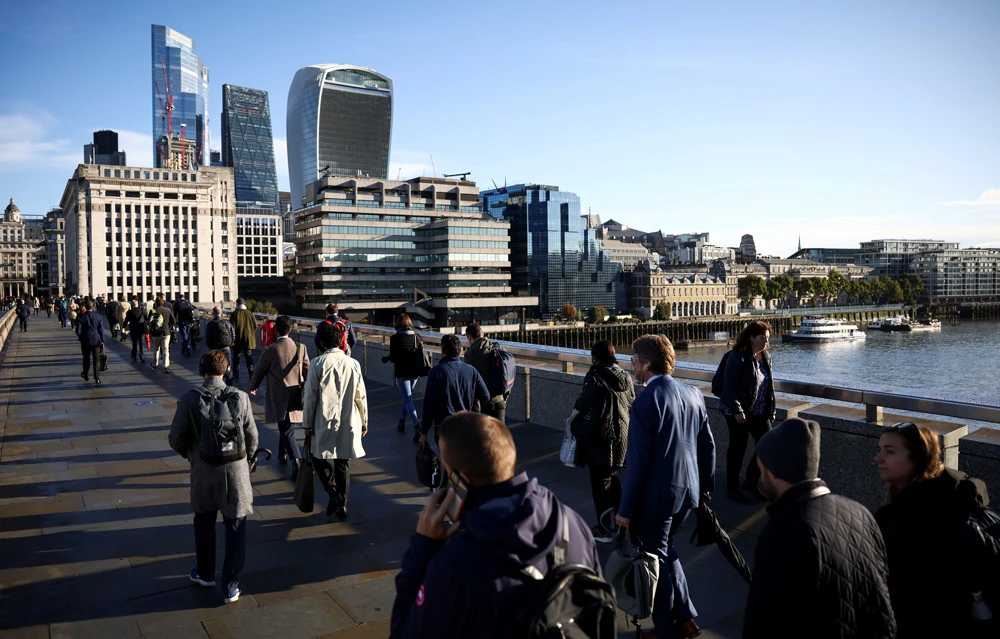 London Bridge during morning rush hour, London, England, Oct. 4, 2021. (Reuters)
