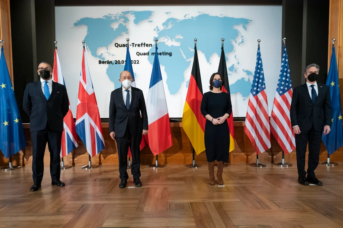 British Minister of State for Middle East, North Africa and North America, French FM, German FM, and US Secretary of State stand for a photograph on Jan.20. (AP)