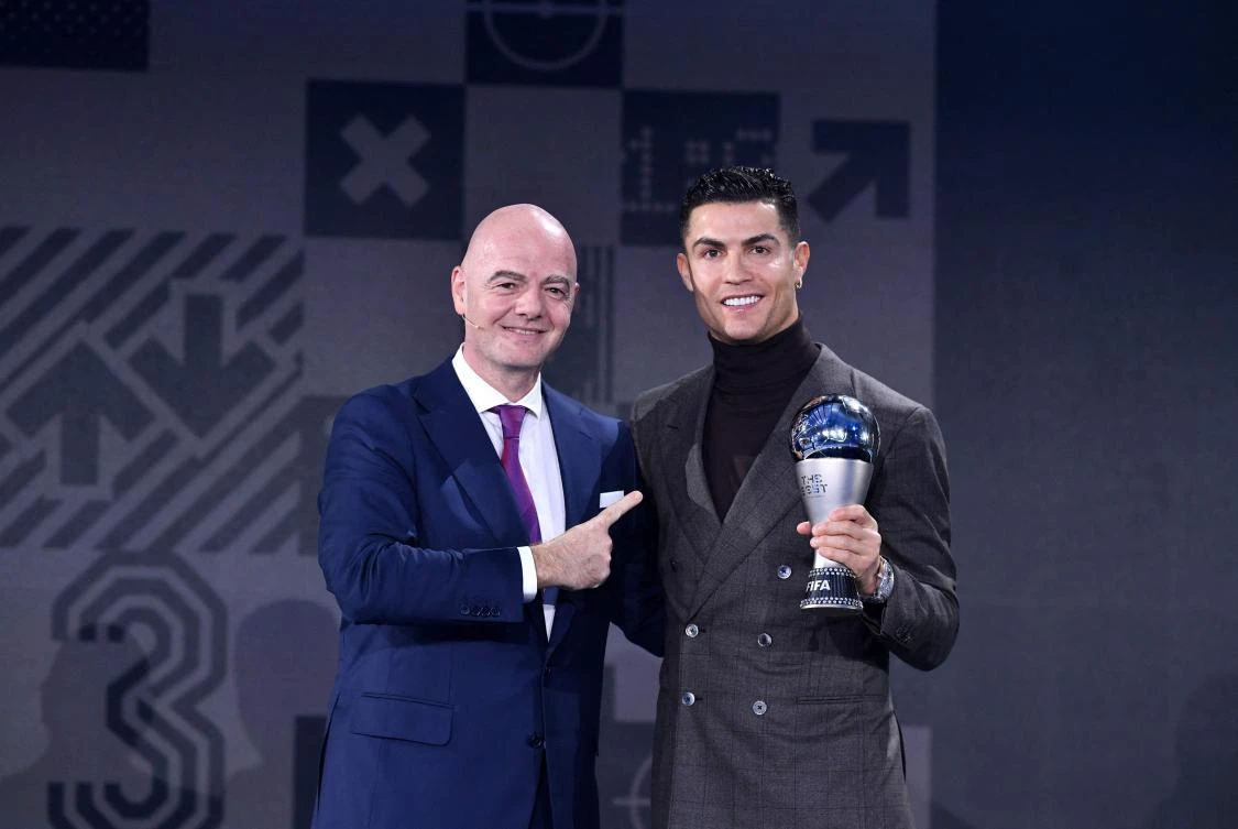FIFA President Gianni Infantino presents the FIFA Special Best Men’s award to Cristiano Ronaldo on Monday. Infantino has moved to Doha on a temporary basis to oversee the build-up to the 2022 World Cup in Qatar later this year. (AFP)