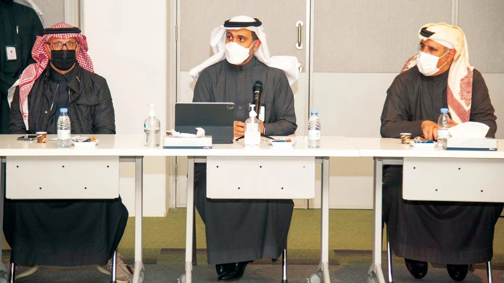 Saudi minister, businesses discuss initiatives to develop health sector