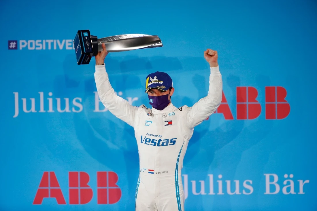 Nyck de Vries kicked off last season's Formula E championship with a win at Diriyah before going on to lift the title. (FORMULA E)