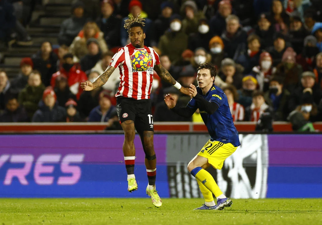 Manchester United's Victor Lindelof in action with Brentford's Ivan Toney during their Premier League match at Brentford Community Stadium on Wednesday. (Reuters)