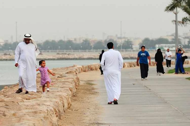 Saudis stroll near the beach at the eastern Gulf coast town of Qatif March 12, 2011. (File/Reuters)