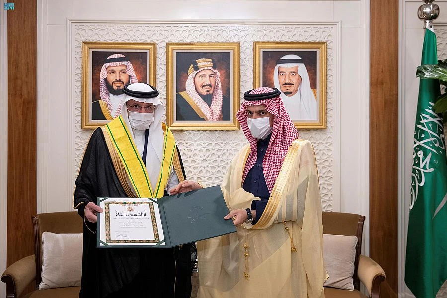 Saudi Arabia's king honors former OIC chief