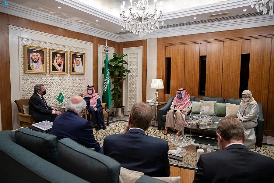 Saudi foreign minister meets former German chancellor in Riyadh