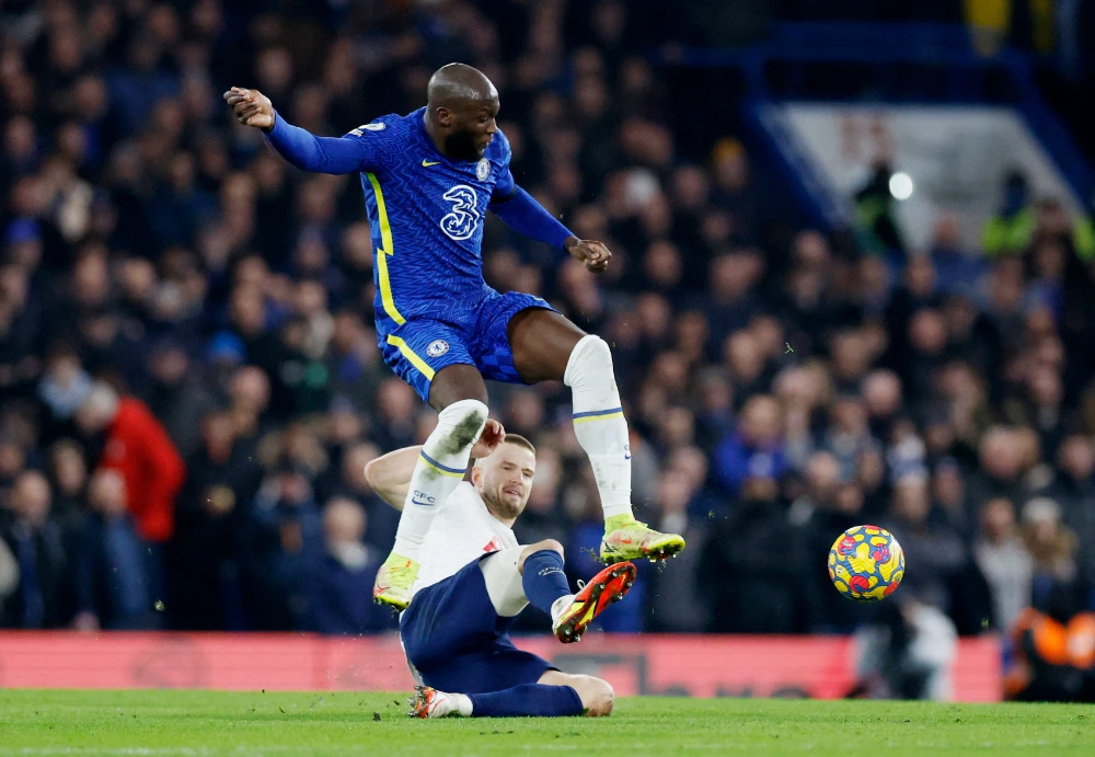 Ziyech gem fires Chelsea to victory over Spurs