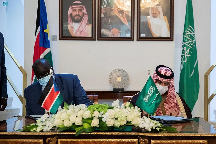 Saudi Foreign Minister Prince Faisal bin Farhan meets his South Sudanese counterpart Mayiik Ayii Deng in Riyadh. (SPA)