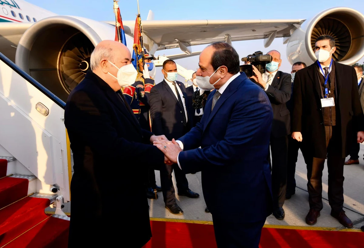President El-Sisi receives his Algerian counterpart Abdelmadjid Tebboune at Cairo International Airport. (Spokesman of the Egyptian Presidency)