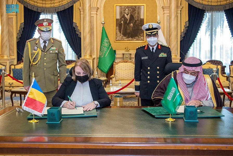 Saudi Assistant Minister of Defense for Executive Affairs Khalid Al-Bayari and Romanian State Secretary and Chief of the Department for Defense Policy, Planning and International Relations Simona Cojocaru sign the agreement. (SPA)