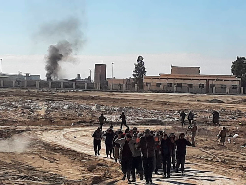 Australian teenager trapped in Daesh prison siege begs for help