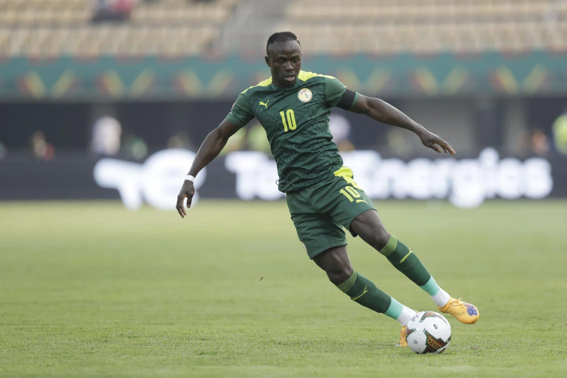 Mané scores but concern over head injury as Senegal into QF
