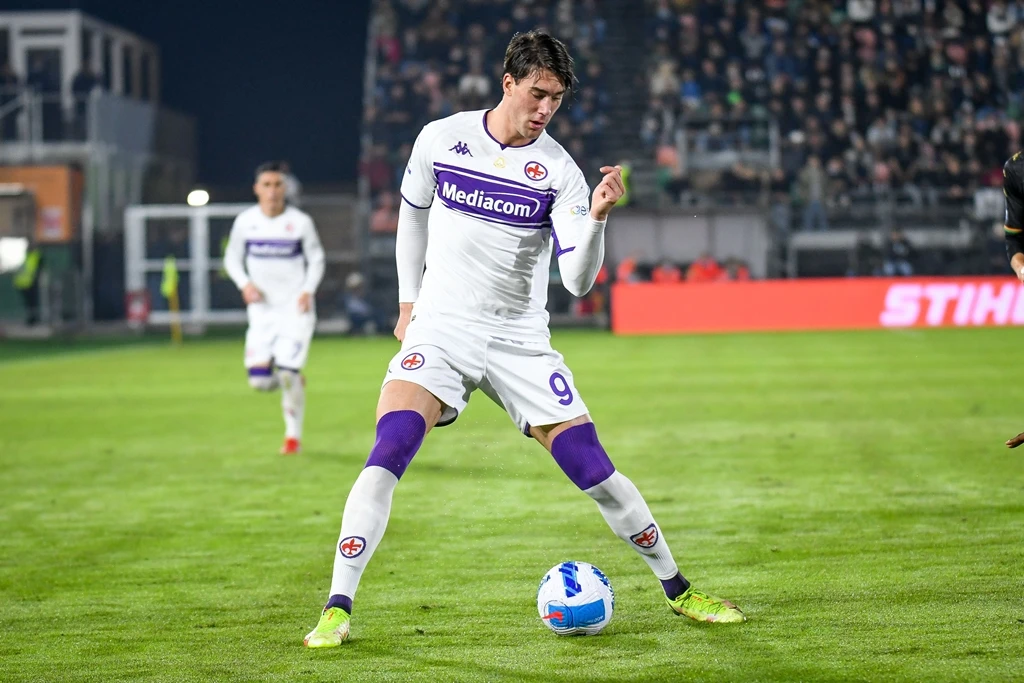 Juventus in 70m euro move for rising star Vlahovic: reports