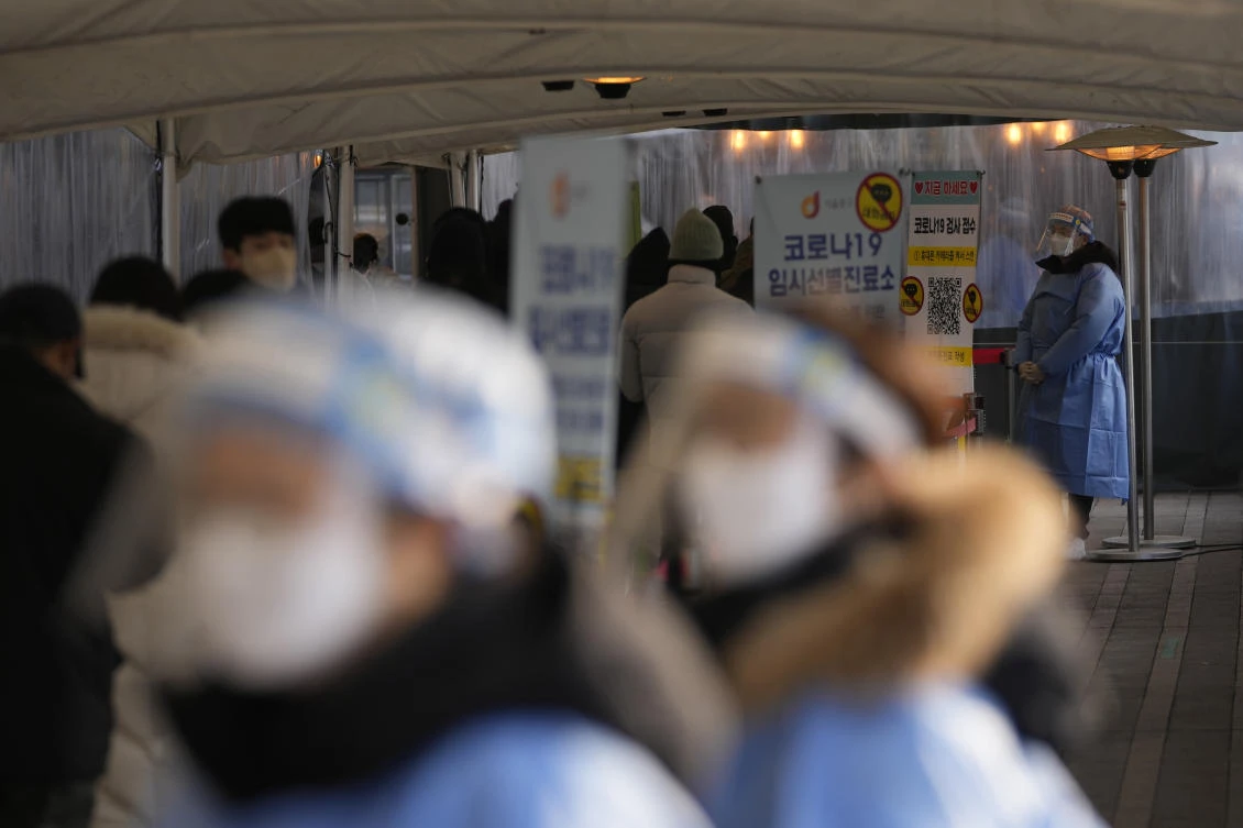 South Korea is currently carrying out 400,000-500,000 PCR tests a day. (AP)