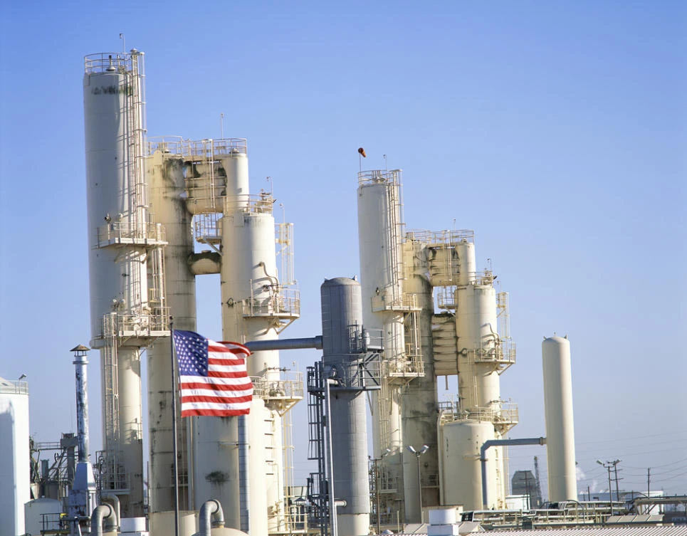 Oil falls as US Fed’s pending interest rate hike spooks investors