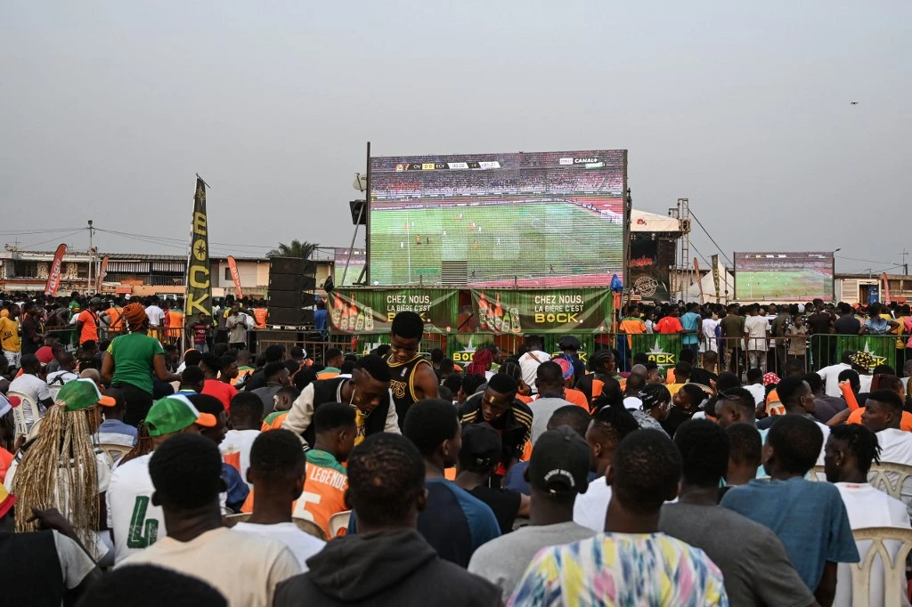 Egypt won a 5-4 penalty shootout over Ivory Coast after 120 minutes ended 0-0. Above, Ivory Coast supporters in Abidjan on Jan. 26, 2022. (AFP)