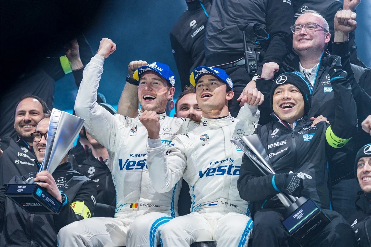 AS IT HAPPENED: Joy for Mercedes and Nyck de Vries on Diriyah E-Prix 2022 day one