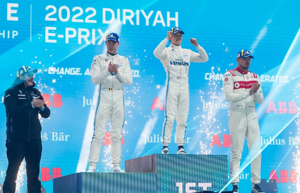 Nyck de Vries starts season 8 of Formula E with victory under the lights in Diriyah