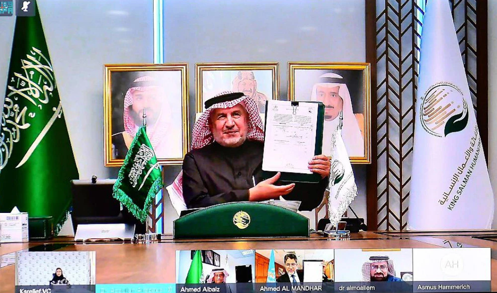 KSrelief chief, Dr. Abdullah Al-Rabeeah, and WHO regional director, Dr. Ahmed Al-Mandhari, signed the deal. (SPA)
