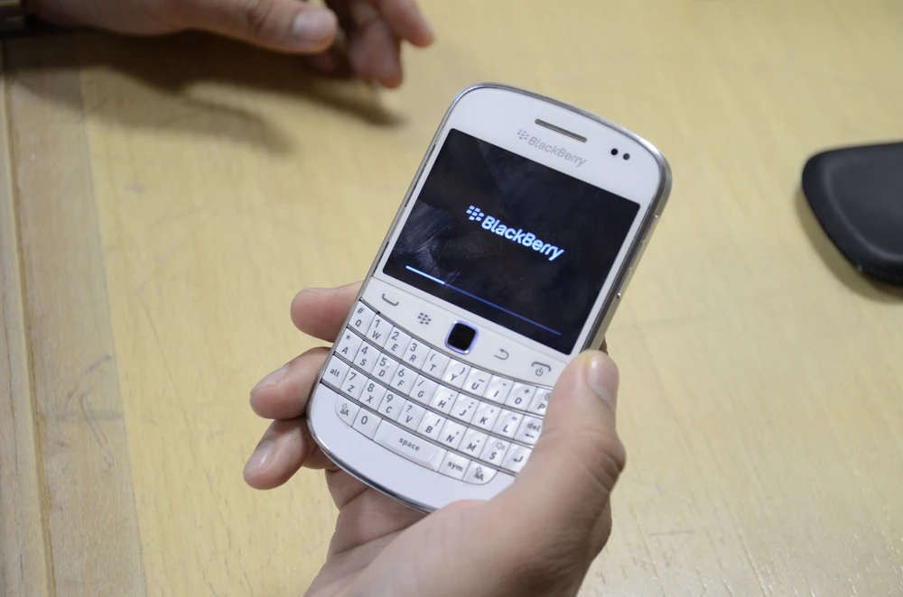 BlackBerry to sell patents related to mobile devices, messaging for $600m